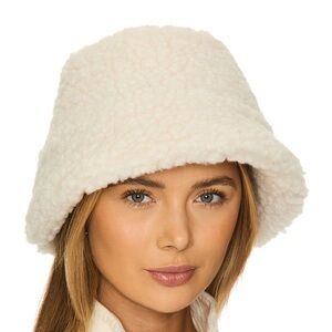 Jocelyn shearling bucket hat NWT